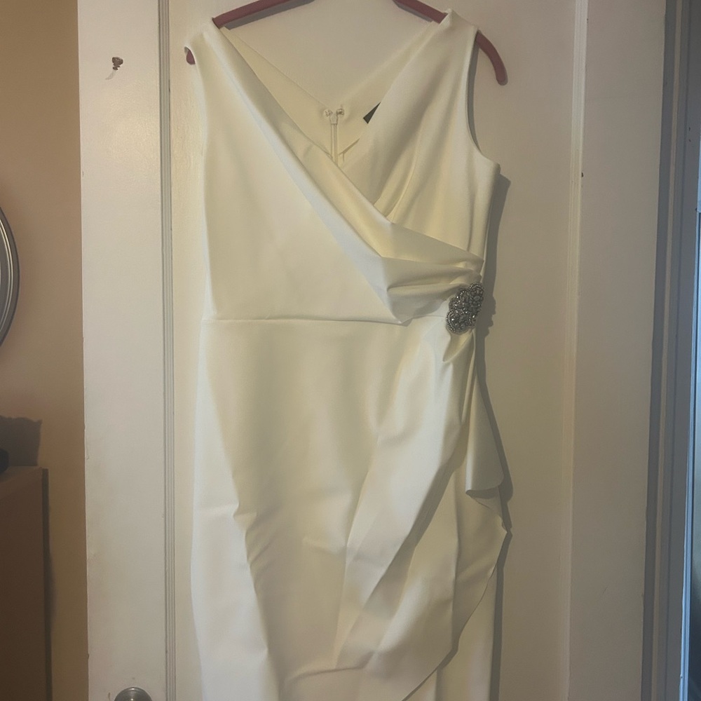 Alex evening knee length bridal fashion. Size 12.